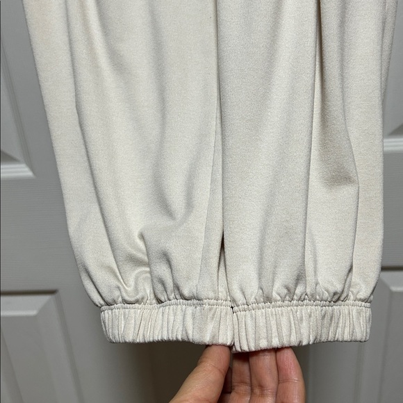 Vuori Halo Warm-Up Jogger - Women’s Size Large - Picture 9 of 9